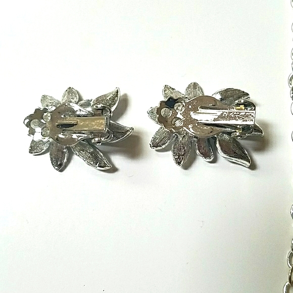Vintage Silver Tones Flower Necklaces Set - Picture 9 of 9